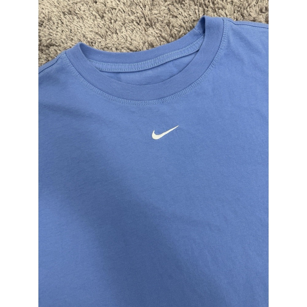 The Nike Tee Center Swoosh Loose Fit Ceil Blue Size M